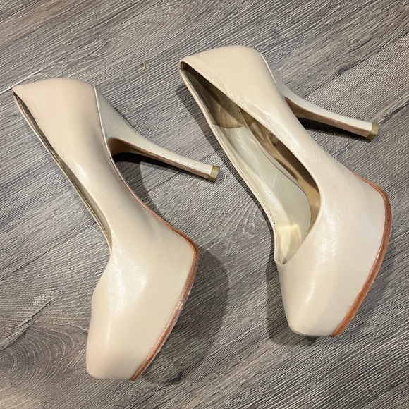 Guess by Marciano Beige Leather Platform Heel Pumps - Picture 2 of 6